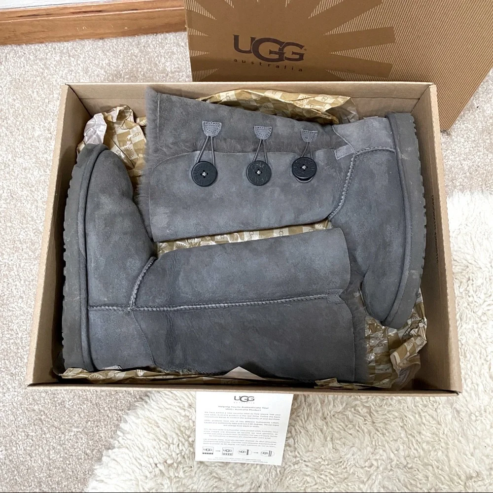 UGG Bailey Button Triplet II Boot in Grey Suede shearling women's size 7